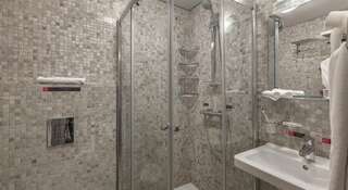 Гостиница Маринс Парк Отель Нижний Новгород Улучшенный номер с кроватью размера "king-size"-2