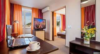 Гостиница Маринс Парк Отель Нижний Новгород Улучшенный номер бизнес-класса-1