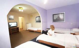 Гостиница Маринс Парк Отель Нижний Новгород Стандарт двухкомнатный пятиместное размещение-1